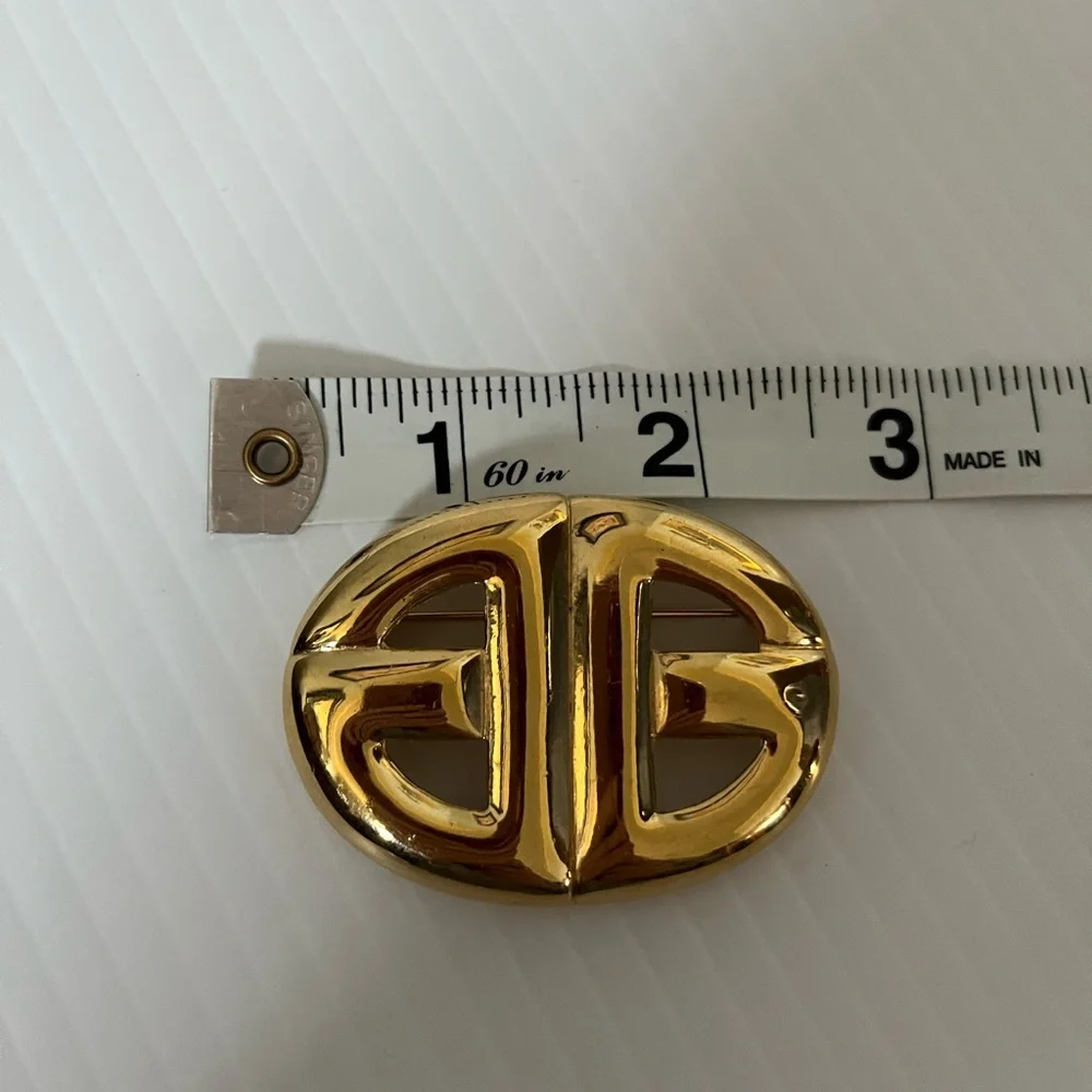 Vintage Givenchy double G logo brooch - Picture 4 of 6